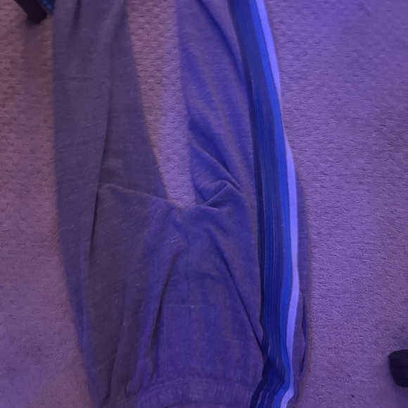 Size medium small bad spot not noticable - Picture 2 of 8